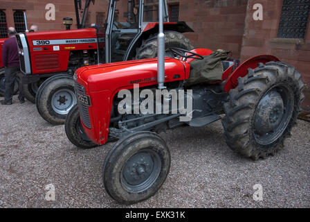 Anni sessanta rosso Massey Ferguson 35X fattoria modello trattore Foto Stock