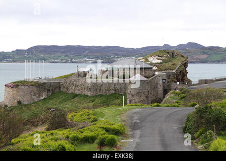 L'ex napoleonico fort costiere a testa di Dunree sul Lough Swilly che ora ospita il Fort Dunree Museo Militare County Donegal Irlanda Foto Stock