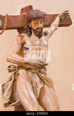 CORDOBA, Spagna - 26 Maggio 2015: Il Cristo discendente dalla croce statua nella chiesa del monastero di st. Ann e st.Joseph (Conv Foto Stock