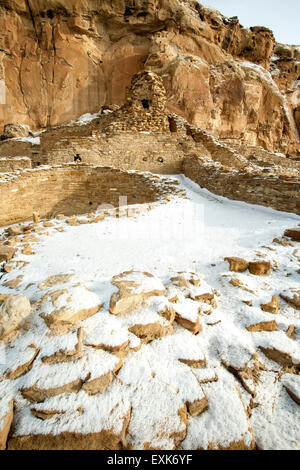 Chetro Ketl grande casa sotto la neve, Chaco Culture National Historical Park, Nuovo Messico USA Foto Stock