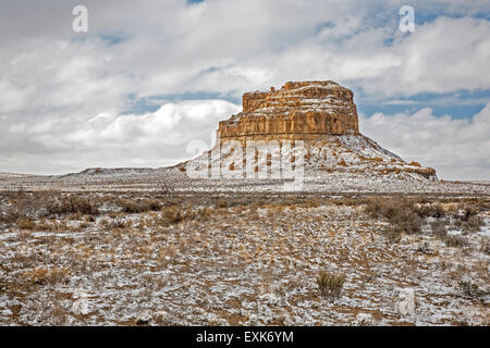 Fajada Butte sotto la neve, Chaco Culture National Historical Park, Nuovo Messico USA Foto Stock