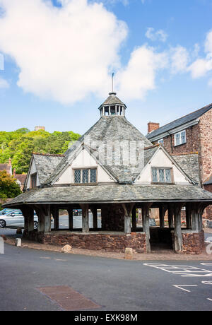 Mercato dei filati nel centro medievale di Dunster Village Somerset Inghilterra Foto Stock