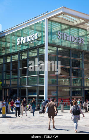 La parte moderna della stazione ferroviaria internazionale di St Pancras Station di Londra, Regno Unito Foto Stock