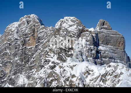 Fantastica vista,montagne coperte di neve, Hohe Dachstein in Stiria, Austria Foto Stock