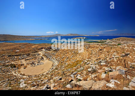 Il teatro antico nel sito archeologico di 'sacred' isola di Delos. Cicladi Grecia. Foto Stock