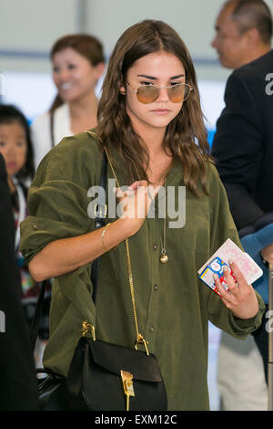Australian attrice, cantante e cantautore Maia Mitchell arriva all'Aeroporto Internazionale di Narita sulla luglio 15, 2015 a Narita, in Giappone. Maia è in Giappone per promuovere il film originale di Disney Channel ''Teen Beach 2, '' che sarà messa in onda il 25 luglio. Lei parteciperà a una premiere screening/Fan event a luglio xviii in Tokyo. (Rodrigo Reyes Marin/AFLO) Foto Stock