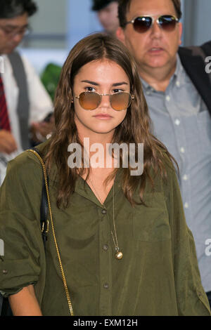 Australian attrice, cantante e cantautore Maia Mitchell arriva all'Aeroporto Internazionale di Narita sulla luglio 15, 2015 a Narita, in Giappone. Maia è in Giappone per promuovere il film originale di Disney Channel ''Teen Beach 2, '' che sarà messa in onda il 25 luglio. Lei parteciperà a una premiere screening/Fan event a luglio xviii in Tokyo. (Rodrigo Reyes Marin/AFLO) Foto Stock