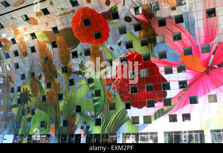 Interni colorati della Rotterdamse Markthal (Rotterdam Market Hall) a Blaak square. Illustrazione di Arno Coenen - Cornucopia Foto Stock