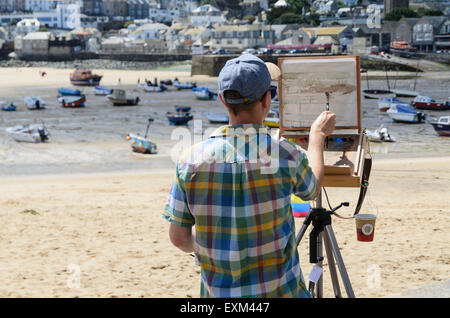 Un artista pittura all'aria aperta a Porto, St Ives, Cornwall, England, Regno Unito Foto Stock