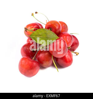 Ciliege rosse frutti isolati su sfondo bianco Foto Stock