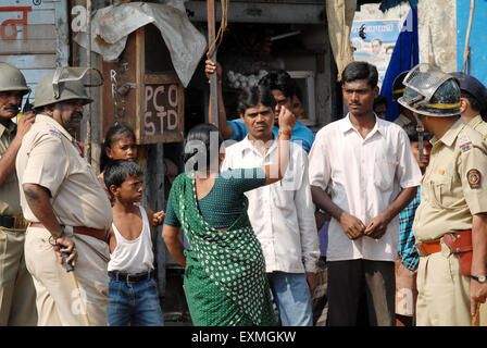 Comunità dalit venuto fuori strada Chembur comunità Dalit resort violente proteste Mumbai Foto Stock