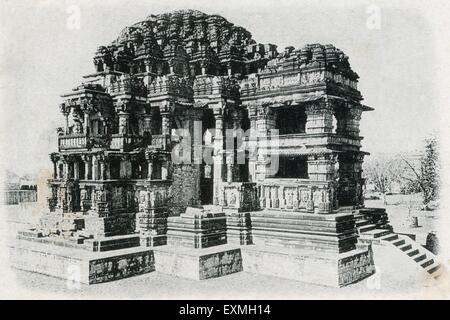 Vecchia foto del 1900 ; tempio di Sasbahu ; tempio di SAS Bahu Mandir , templi di SAS Bahu , tempio di Sahastrabahu , tempio di Harisadanam , Gwalior ; Madhya Pradesh ; India , asia Foto Stock