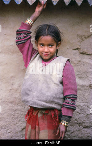 Ragazza rurale ; Gangri ; Uttarkashi ; Uttaranchal ; Uttarakhand ; India ; Asia ; Asia ; indiano Foto Stock