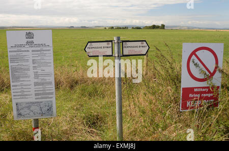 I segni nella zona di addestramento militare di Salisbury Plain. Foto Stock