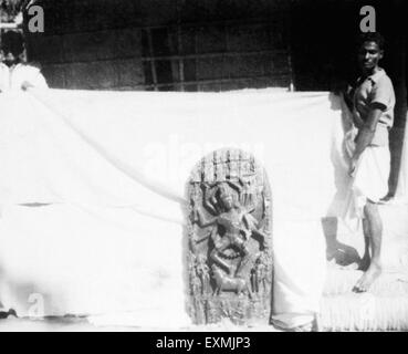 Danza Dio pietra statua, Noakhali, Bhulua, Chittagong, Bengala, Novembre 1946, India, Bangladesh, Asia, vecchia immagine del 1900 Foto Stock