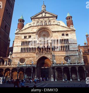 Der Dom von Cremona, Italien 1980er Jahre. La cattedrale di Cremona, Italia degli anni ottanta. Foto Stock