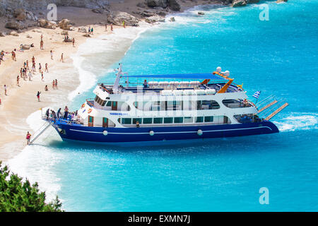 Turista nave al Porto Katsiki beach , Lefkada isola ,Grecia Foto Stock