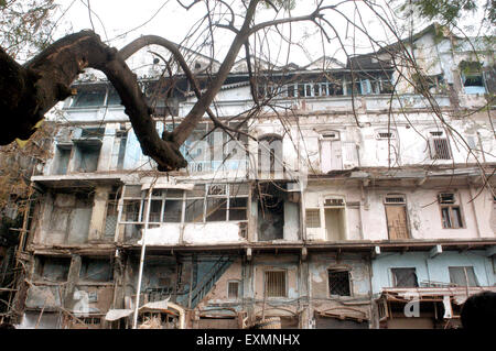 Edificio danneggiato bomba esplosione Zaveri Bazaar Kalbadevi Bombay Mumbai India Foto Stock