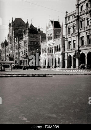 Vecchia foto del 1900 vintage del cerchio di Kala Ghoda che mostra l'Esercito & Navy building e Elphinstone College Bombay Mumbai Maharashtra India Asia Foto Stock