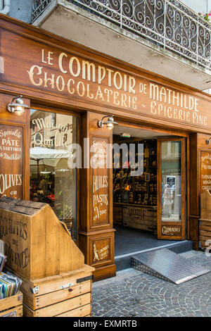 Antica drogheria in L'Isle sur la Sorgue, Provenza, Francia Foto Stock