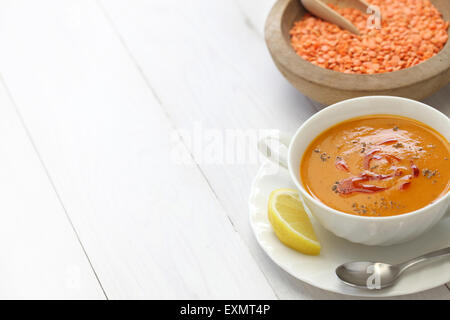 Rosso, zuppa di lenticchie, mercimek corbasi, cucina turca Foto Stock