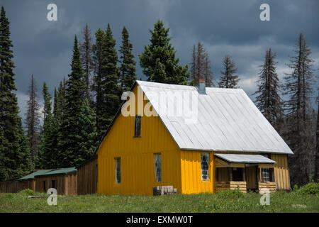 Ispettore di auto della casa di Cumbres Pass, Cumbres & Toltec Scenic Railroad, Chama, Nuovo Messico a Antonito, Colorado. Foto Stock