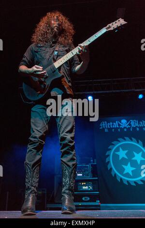 Milwaukee, Wisconsin, Stati Uniti d'America. 8 Luglio, 2015. Chitarrista BEN SAVAGE di Whitechapel suona dal vivo durante la Mayhem Festival presso il Rave a Milwaukee nel Wisconsin © Daniel DeSlover/ZUMA filo/Alamy Live News Foto Stock