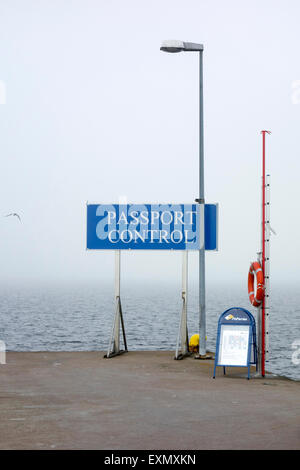 Controllo passaporti in Haapasaari, confine più orientale dell Europa Foto Stock