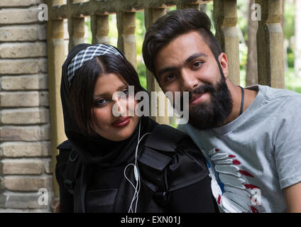 Sorridente giovane iraniana, Provincia di Isfahan, Isfahan, Iran Foto Stock