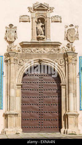 GRANADA, Spagna - 30 Maggio 2015: il portale rinascimentale della chiesa Iglesia de San Matias da 16. cento. Foto Stock