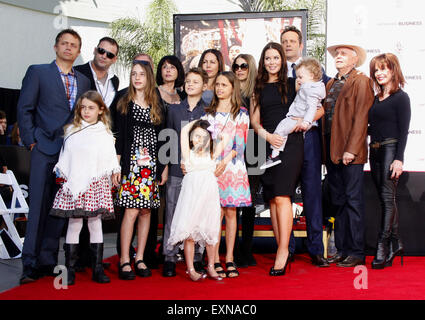 Vince Vaughn e moglie Kyla Weber a Vince Vaughn mano ingombro e la cerimonia di premiazione che si terrà presso il cinese TCL teatro IMAX. Foto Stock