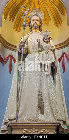 CORDOBA, Spagna - 26 Maggio 2015: San Giuseppe tradizionale statua acquisiti nella Chiesa Eremita de Nuestra Señora del Socorro sul lato alta Foto Stock