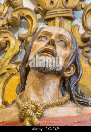 CORDOBA, Spagna - 26 Maggio 2015: il busto scolpito di Cristo nel legame nella Chiesa Eremita de Nuestra Señora del Socorro sul lato alt Foto Stock