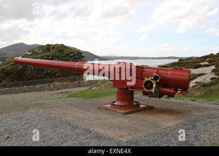 Shore base pistola militare di Fort Dunree,ex accampamento militare ora un museo militare sulla Penisola di Inishowen nella Contea di Donegal Irlanda. Foto Stock