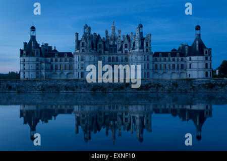 La mattina presto su Chateau de Chambord - costruito originariamente come residenza di caccia di re Francesco I, Loir-et-Cher, Centre, Francia Foto Stock