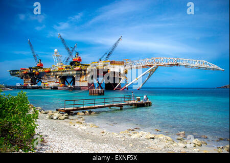 Oil Rig in riparazione in Caracas Bay Curacao Foto Stock