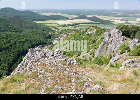 Slovacchia - Outlook dal Krslenica rocce poco sulle colline dei Carpazi Foto Stock