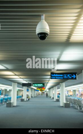 Telecamera TVCC appendere al soffitto Foto Stock