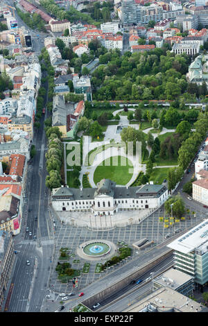 BRATISLAVA, Slovacchia - 8 Maggio 2015: vista aerea di Grassalkovich Palace (Grasalkovicov Palac) di Bratislava, Slovacchia Foto Stock