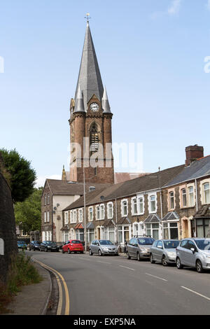 La Chiesa di Cristo e la mezzaluna di alloggiamento terrazzati, Ebbw Vale, Blaenau Gwent, South Wales, Regno Unito Foto Stock