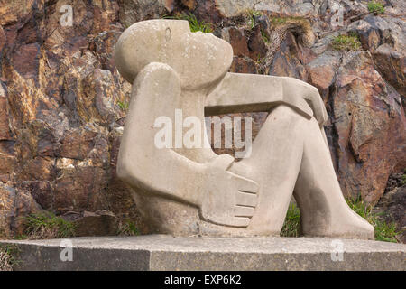 "Un Lover" di John Cleal al Lower Fishguard o Abergwaun, Pembrokeshire Coast National Park, Galles, Regno Unito a maggio Foto Stock