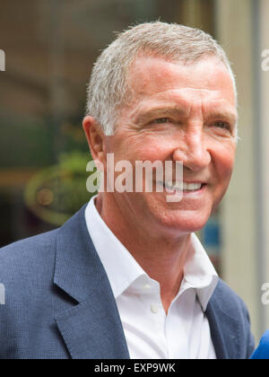 Londra REGNO UNITO. Il 16 luglio 2015. Ex Liverpool FC e Glasgow Rangers manager Graeme Souness al di fuori dello shopping Harrods a Knightsbridge Credito: amer ghazzal/Alamy Live News Foto Stock