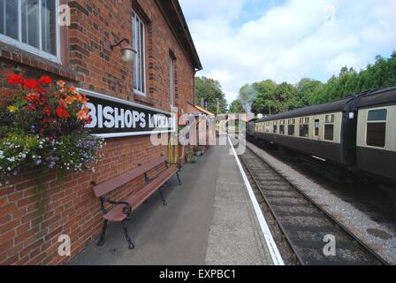 Stazione dei Vescovi Lydeard, Somerset, Regno Unito. Treno a vapore sulla West Somerset Railway. Foto Stock