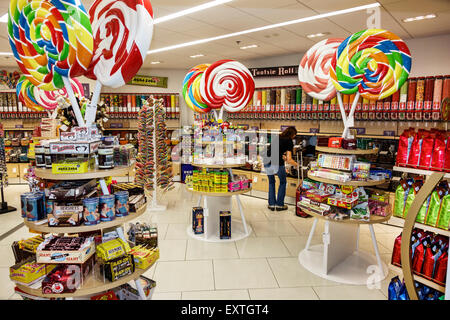 Saint St. Louis, Missouri, Lambert-St Louis International Airport, STL, terminal, Natalie's Candy Jar, business, shopping shopper shopping negozi di negozi di mercato Foto Stock
