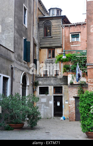 Italia - Venezia - Cannaregio regione - Campo di Ghetto Nuovo - un angolo del vecchio ghetto ebraico - Le origini sono del XVI sec. Foto Stock