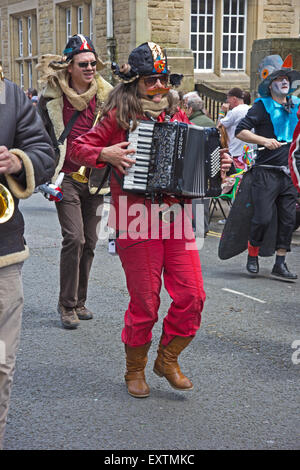 I musicisti in Hebden Bridge Handmade Parade, 7 giugno 2015 Foto Stock