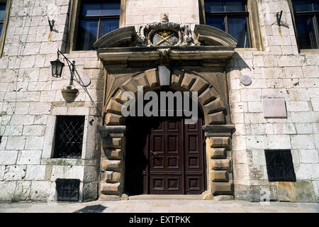 Polonia, Cracovia, via Kanonicza, porta Foto Stock