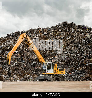 Cantiere di riciclaggio ad Amburgo, Germania, rottami di metallo Foto Stock