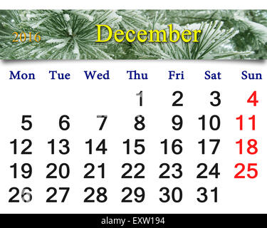 Bellissimo il calendario per il mese di dicembre 2016 con il nastro di evergreen abete rosso Foto Stock