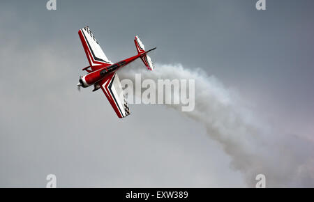 Aerei da aerobica con emissioni di fumo Foto Stock